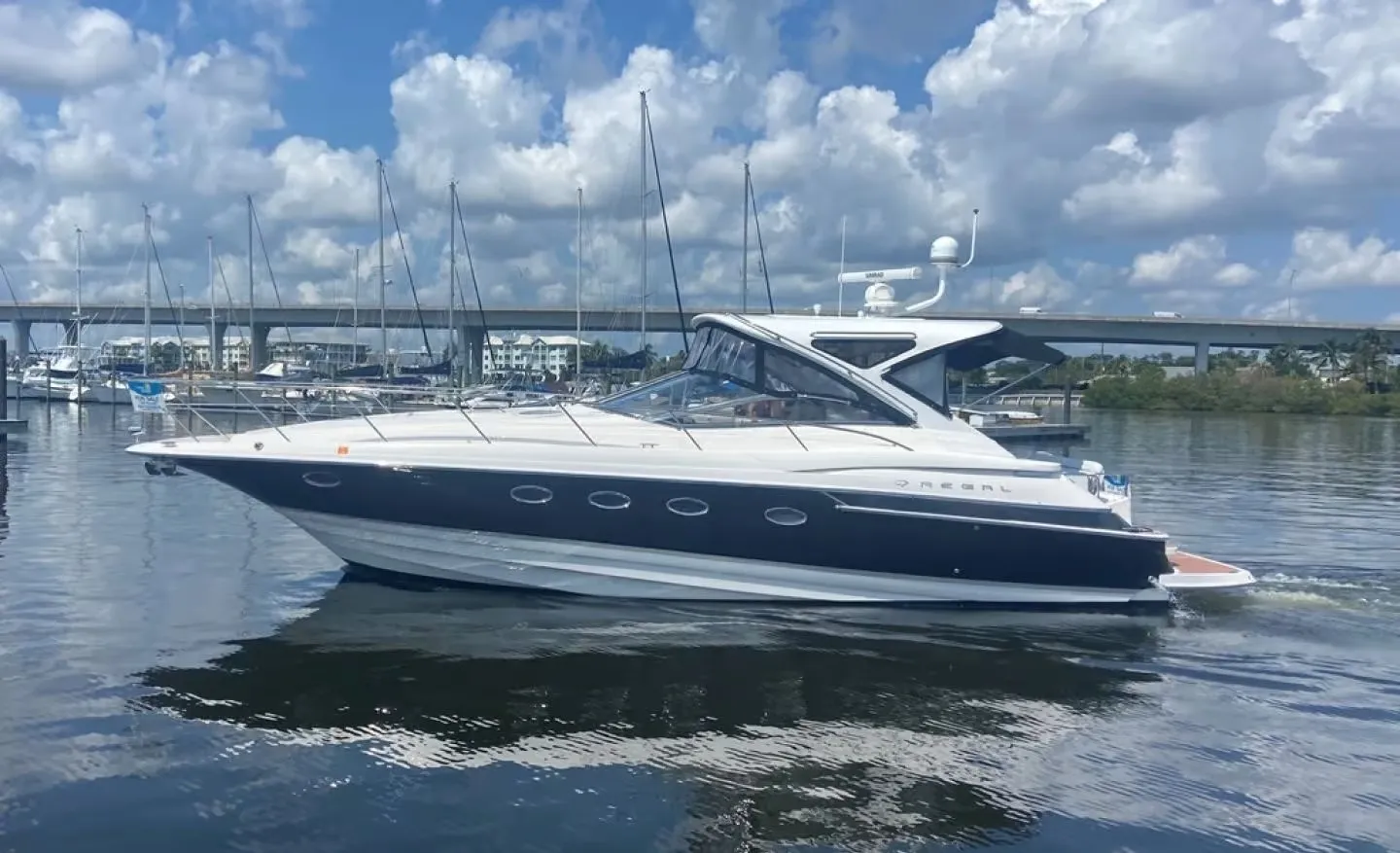 Regal Commodore 4460, navy hull cruiser at the marina